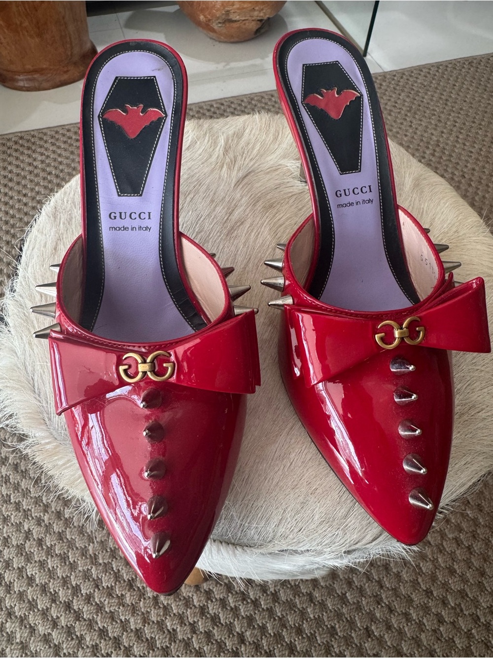 Gucci Red Patent Leather Studded Bow Pointed Toe Mules Size 35.5 Made in Italy